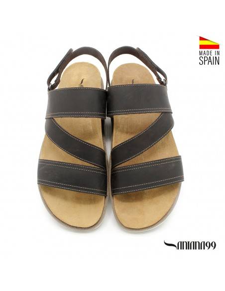 Vista superior de sandalia de hombre de piel con tiras cruzadas