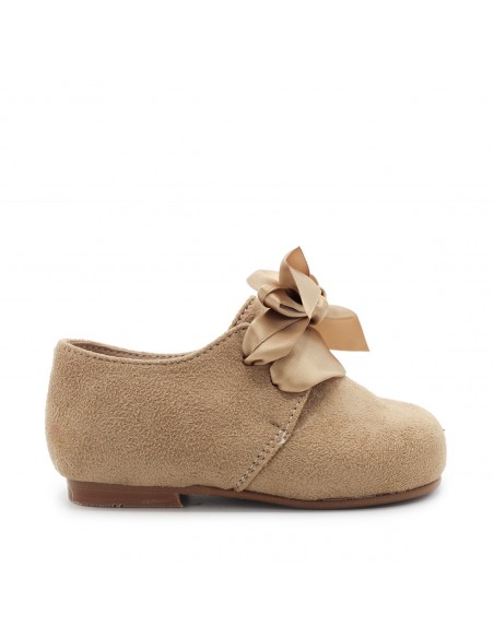 zapatos vrestir para niños beige