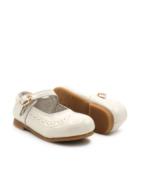 Merceditas charol beige