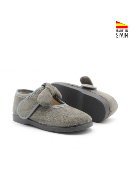 Zapato mercedita gris para niña vista tres cuartos