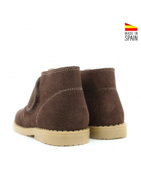 pisacacas marrón niños