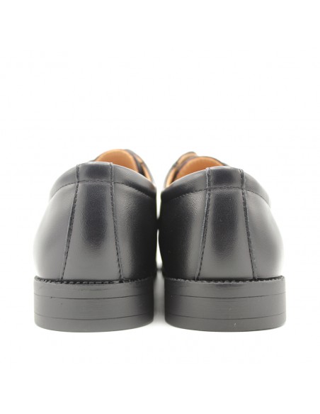 Vista trasera de zapato de vestir negro modelo 887