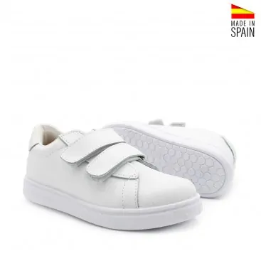 zapatillas blancas de piel con velcro