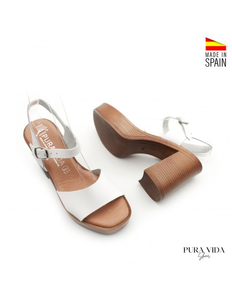 sandalias blancas plataforma y tacón