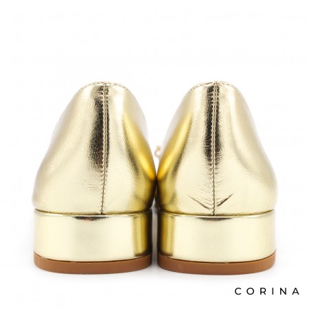 bailarina dorada con tacón