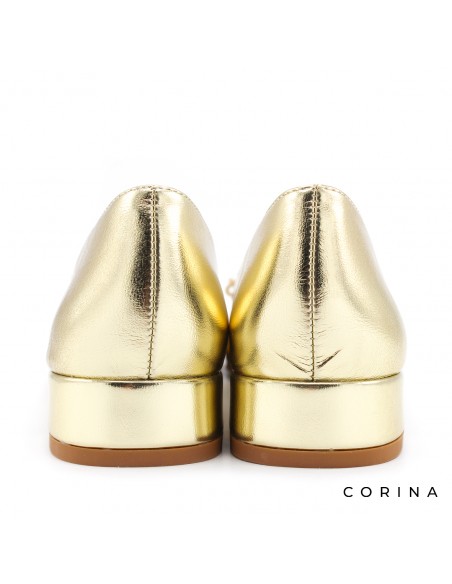 bailarina dorada con tacón