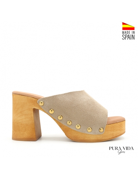 sandalia tachuelas beige