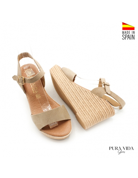 sandalia beige con cuña