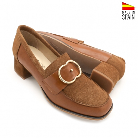 mocasin con hebilla