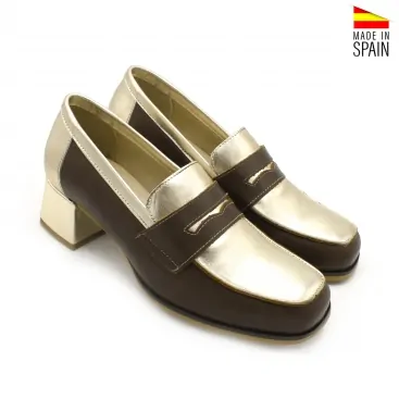 mocasin dorado mujer