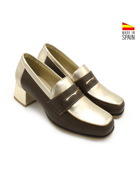 mocasin dorado mujer