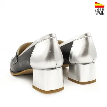 mocasines plateados tacón