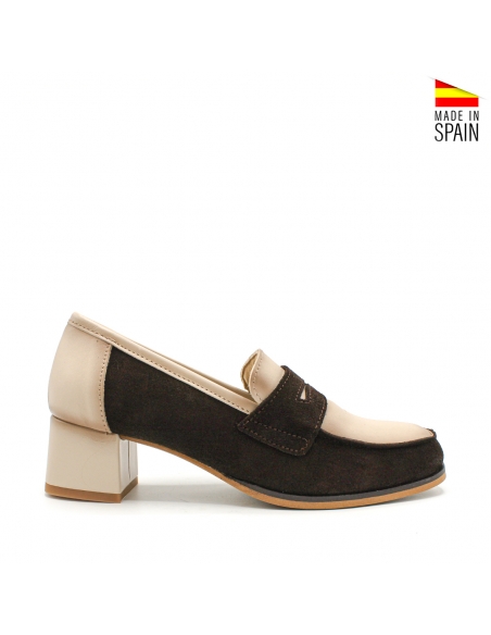 mocasín marrón tacón