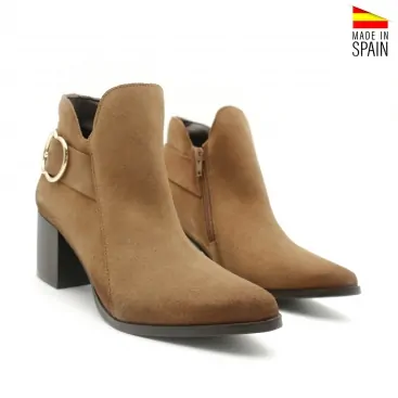 Botín tobillero camel con tacón