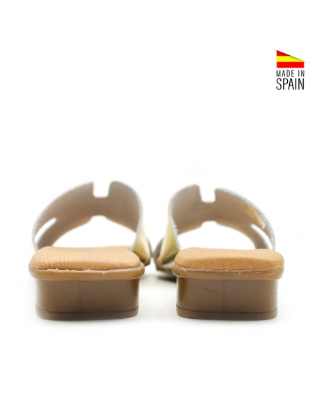 sandalia cómoda dorada