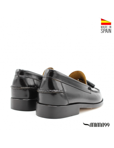 zapato castellano con borlas