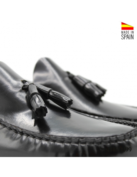 zapatos castellanos con borlas