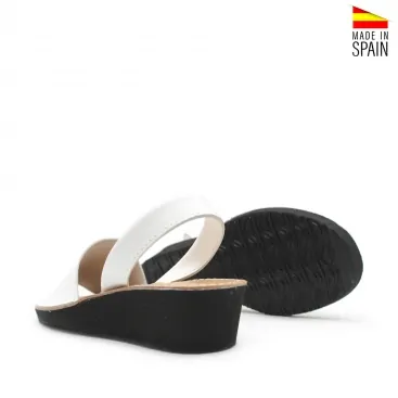 menorquina con cuña