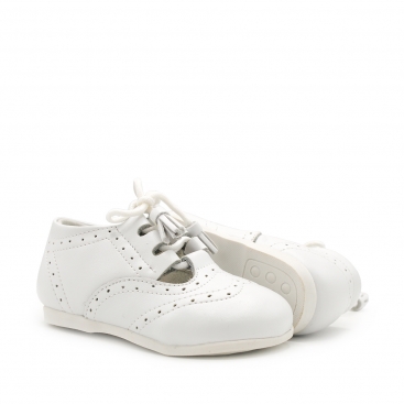 zapatos blancos bebe