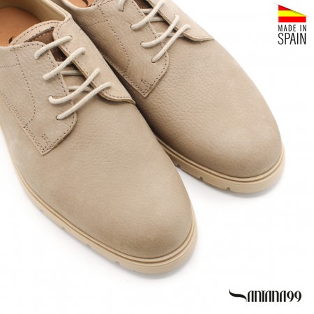 Zapato beige con cordones de piel nobuck