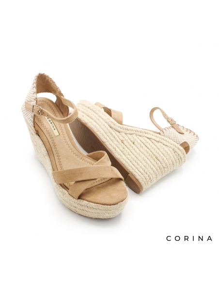 sandalia con cuña beige