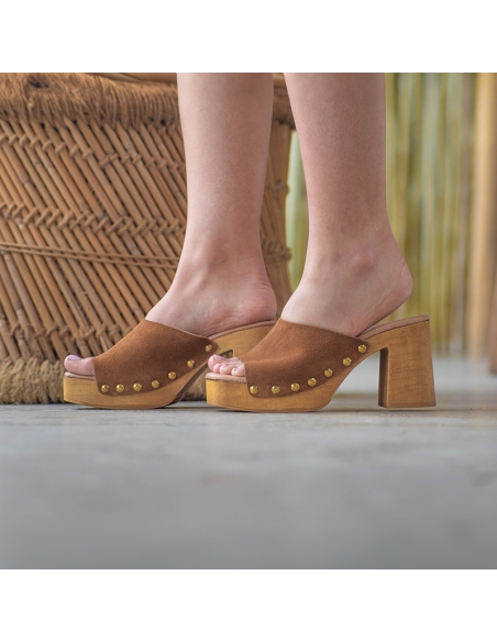 zueco abierto tachuelas