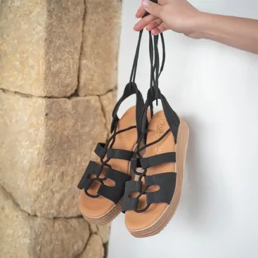 romana plataforma negra