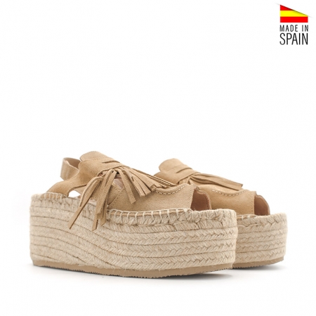 Sandalia plataforma camel con flecos