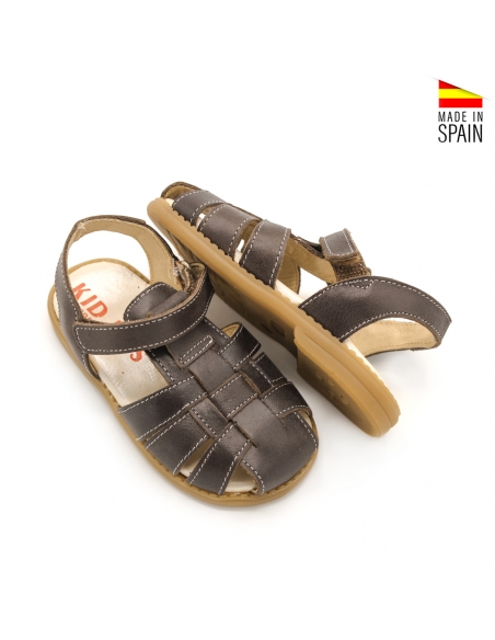 sandalias niño marrones