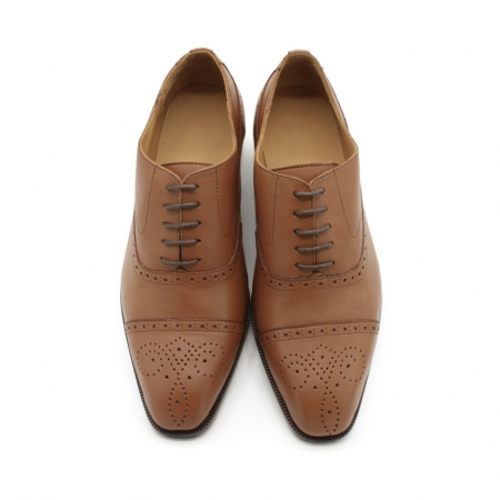 Elegancia Clásica: Zapato Oxford de Piel con cordones Camel