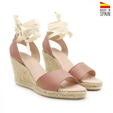 Sandalias cuña atadas