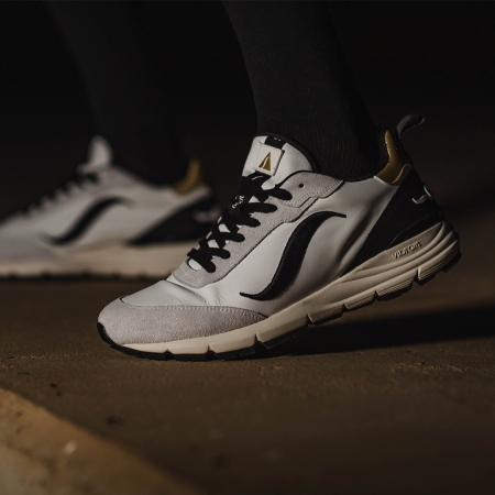 deportivas de piel blanca para hombre