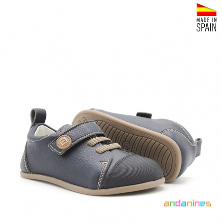 zapatos azul marino respetuosos