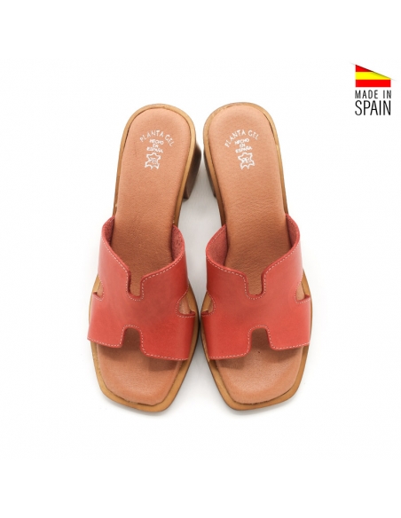 sandalias naranjas tacón cuadrado
