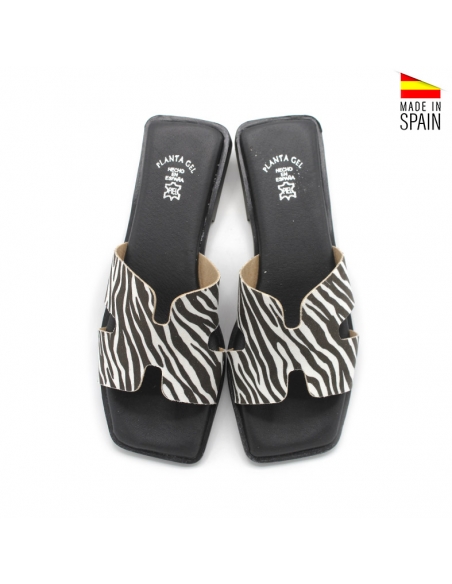 sandalia blanca y negra