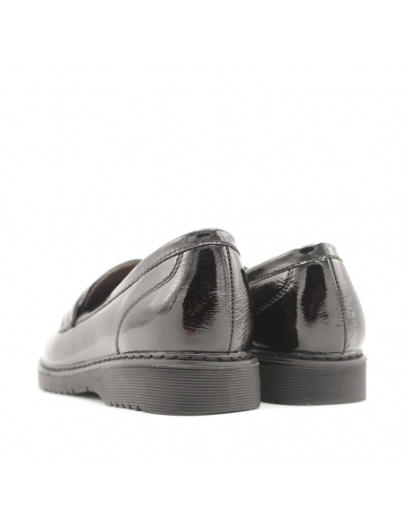 mocasines niña colegio negros vista trasera con acabado en charol