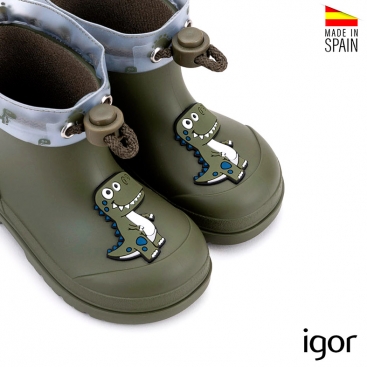 Detalle de dinosaurio en bota Igor Mendi Dino verde khaki