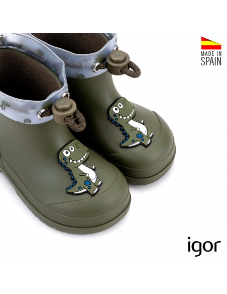 Detalle de dinosaurio en bota Igor Mendi Dino verde khaki