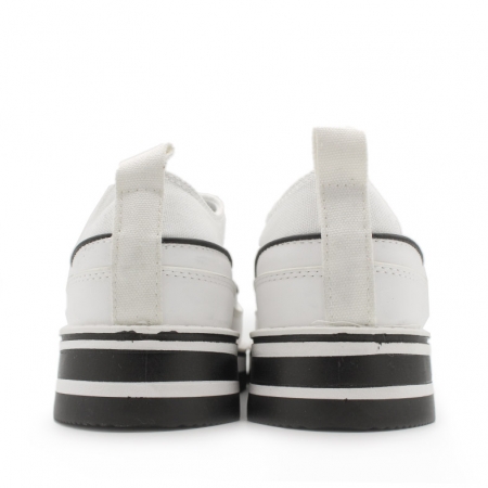 Deportivas blancas con plataforma