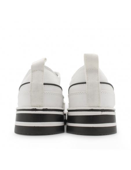 Deportivas blancas con plataforma