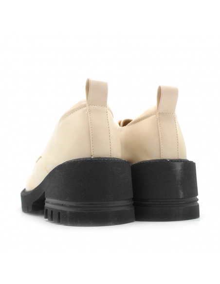 Mocasines beige con tacón alto