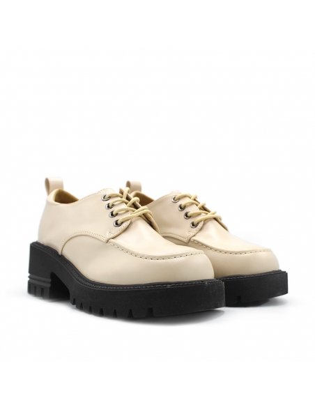 Calzado estilo wallabee con tacón