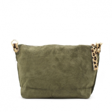 Bolso de piel verde.