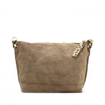 Bolso de piel taupe.