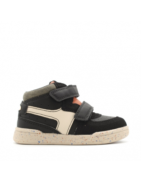 Botines negros para niño