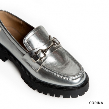 mocasin plateado mujer​