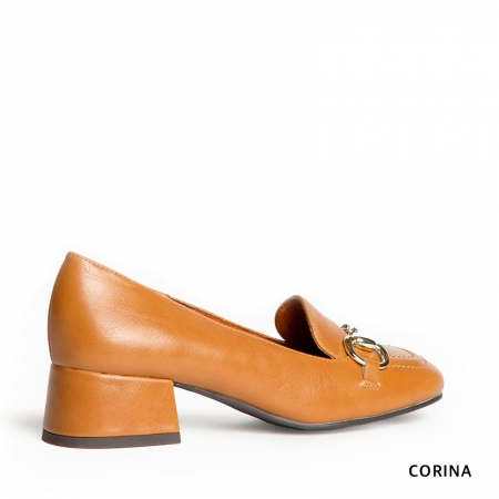 Mocasines Camel con Tacón de 4,5 cm y Hebilla Corina