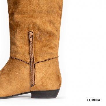 botas altas marrones planas​