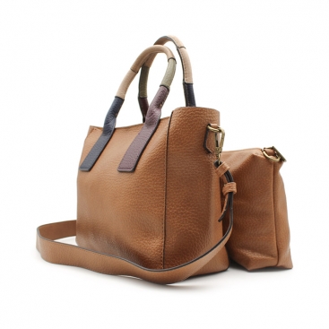 Bolso camel con asas