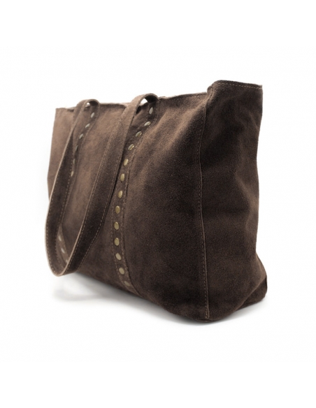 bolso grande marrón de piel serraje con tachuelas